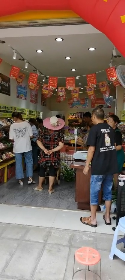 饞嘴郎第1202店：云南玉溪華寧縣盤(pán)溪鎮(zhèn)6塊9零食加盟店